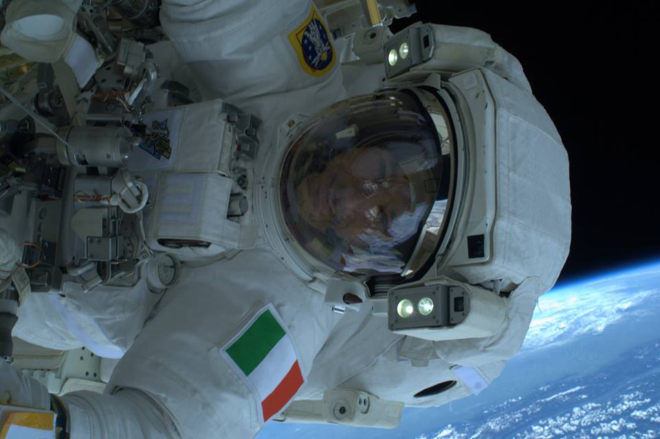 Luca Parmitano durante la prima EVA (NASA/ESA)