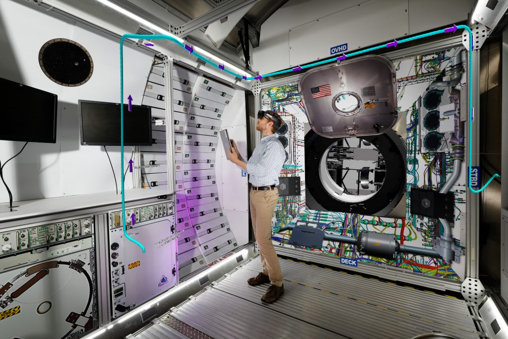Esempio degli strumenti di realtà aumentata usati in HGTA Credits: Lockheed Martin