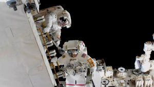 Gli spacewalkers proseguono il lavoro di sostituzione delle batterie dell’ISS 1