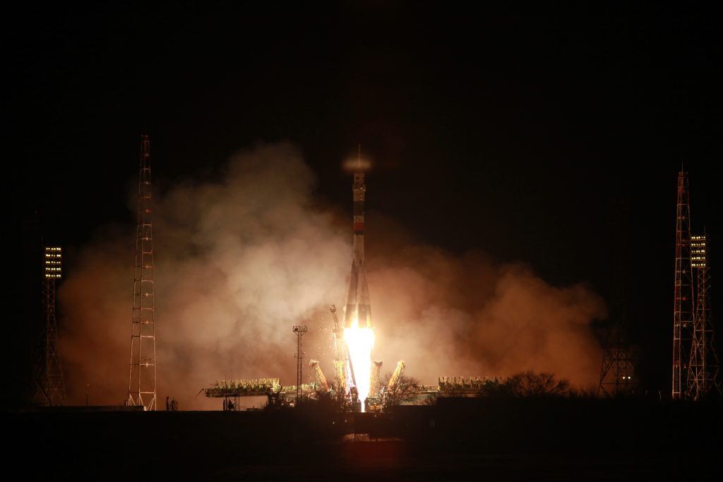 Di nuovo in sei sulla ISS dopo l’attracco della Sojuz MS-12 5