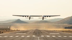 Stratolaunch: l’aereo più grande del mondo solca i cieli della California 4