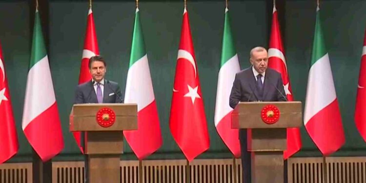 Turchia e Italia confermano la cooperazione nel Mediterraneo orientale alla faccia della Grecia e dalla Francia