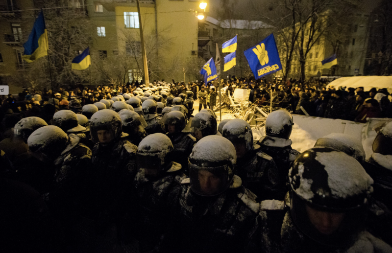 Manifestanti a Piazza Indipendenza di Kiev, dicembre 2013. Foto di Sasha Maksymenko/ Wikimedia Commons .