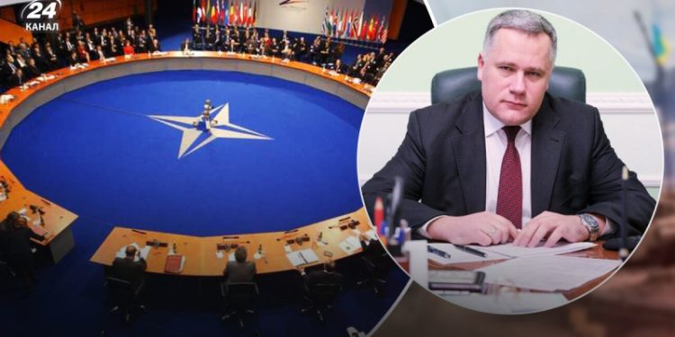 Consigliere di Zelensky: l’Ucraina non insisterà più per l’adesione alla NATO